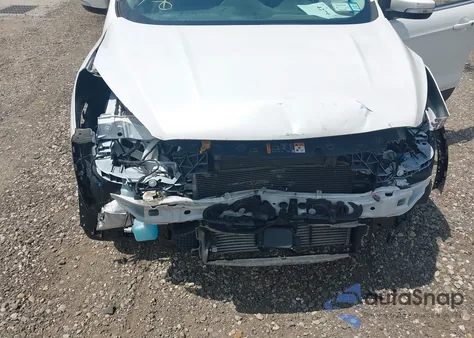 2019 Ford Escape Titanium z USA, uszkodzony, nr VIN 1FMCU9J90KUA84721